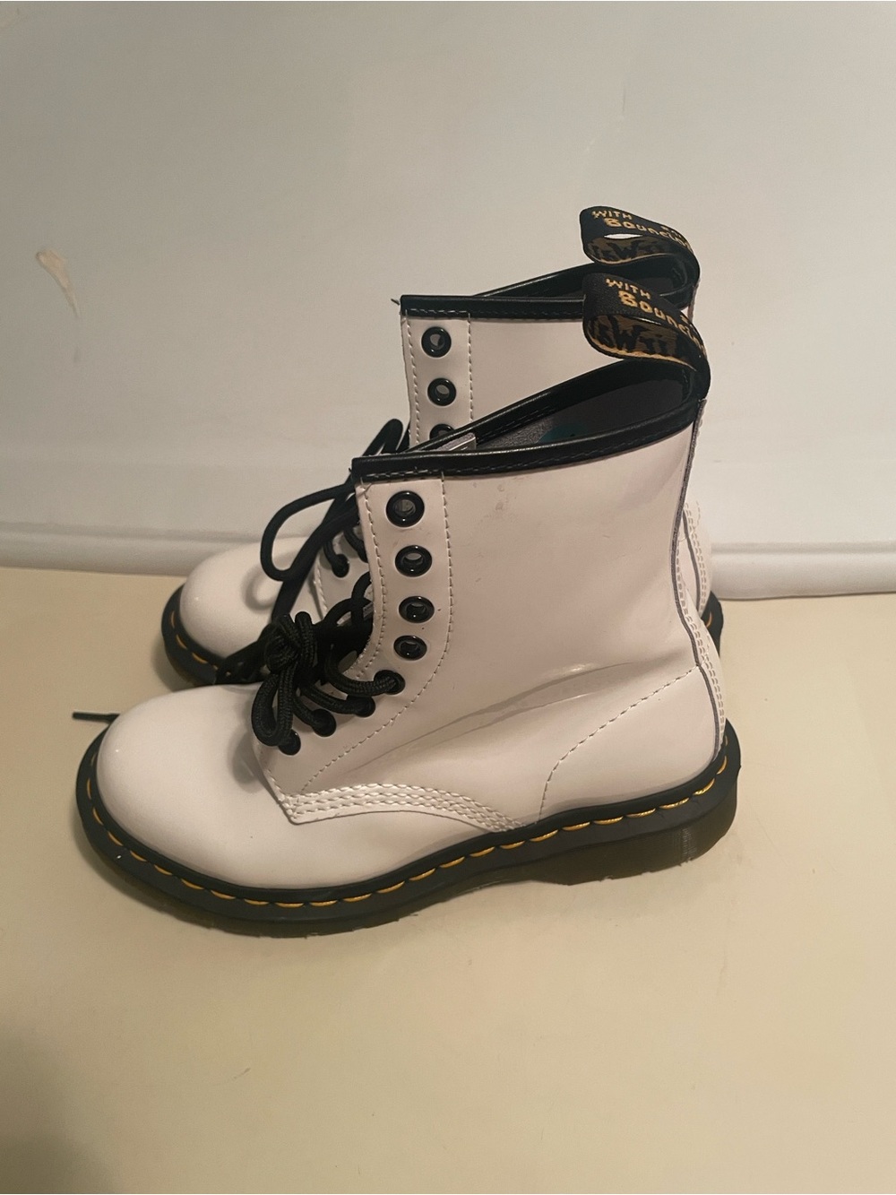 Dr. Doc Martens 1460 Lace Up Boots White Lamper Patent Leather Women's 6 US NWOB - Picture 2 of 10